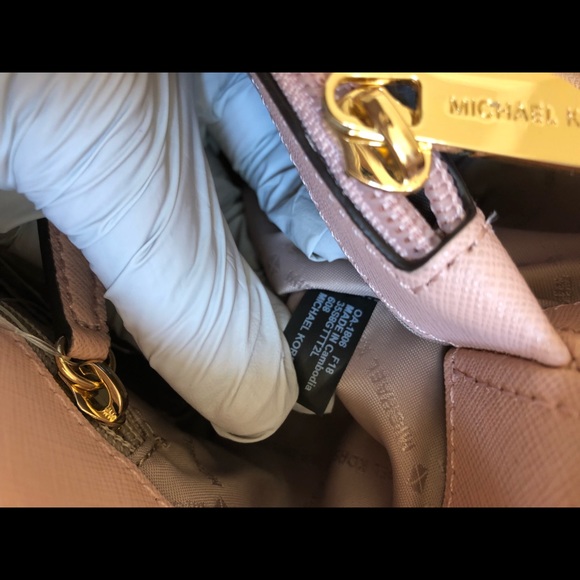 Authentic Michael Kors ew medium handbag crossbody - Picture 7 of 8